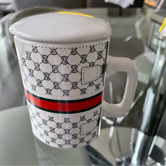 Cup with Lid - Picture 1 of 7